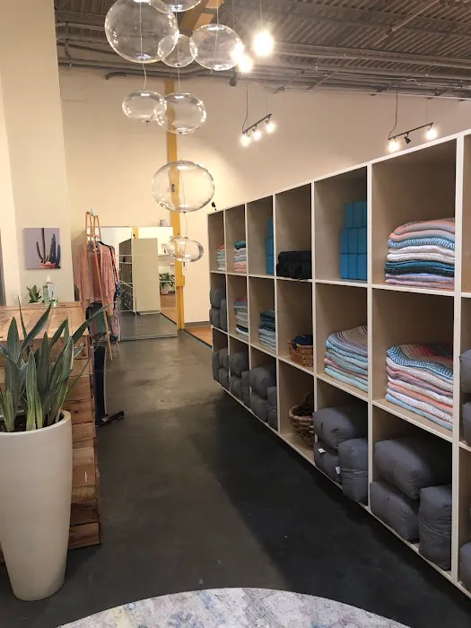 FORM {yoga} Picture 4