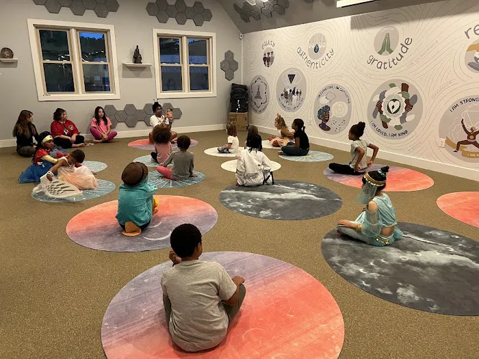 Mimi's Yoga Kids Picture 5