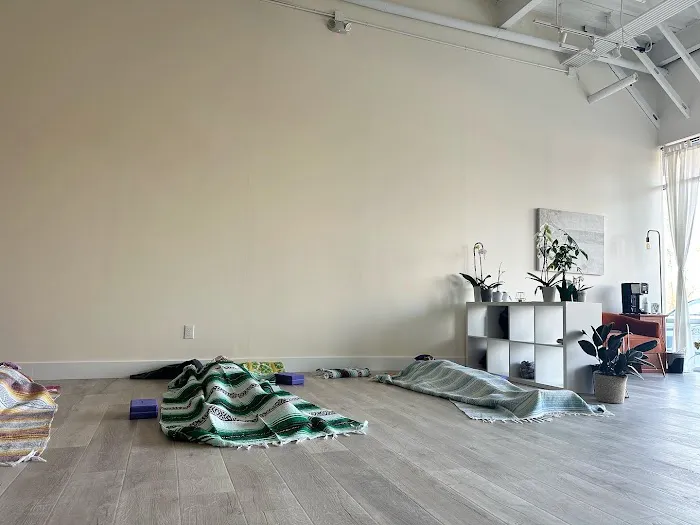 Akasha Yoga & Salt Therapy Picture 7