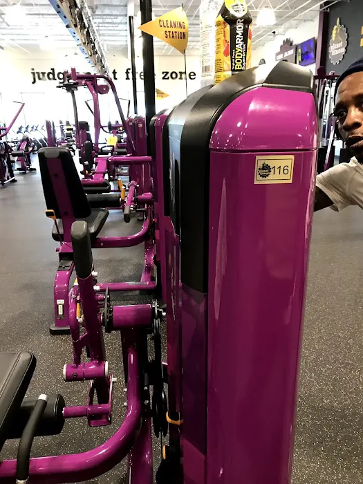 Planet Fitness Picture 10