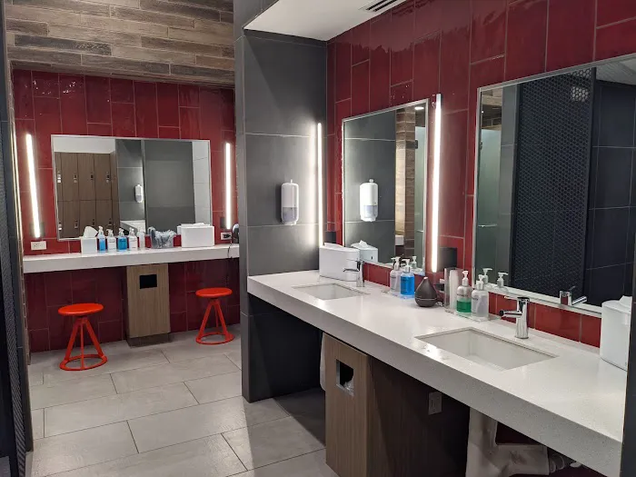 The Refinery Picture 3