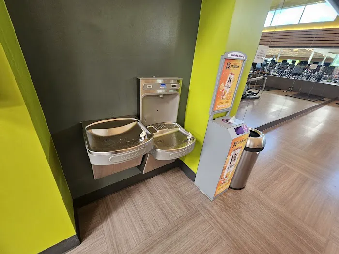 LA Fitness Picture 7