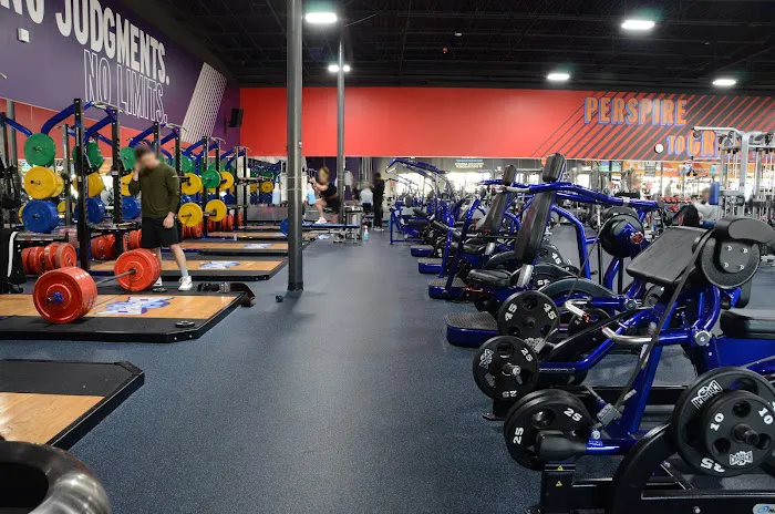 Crunch Fitness - Roswell Picture 3