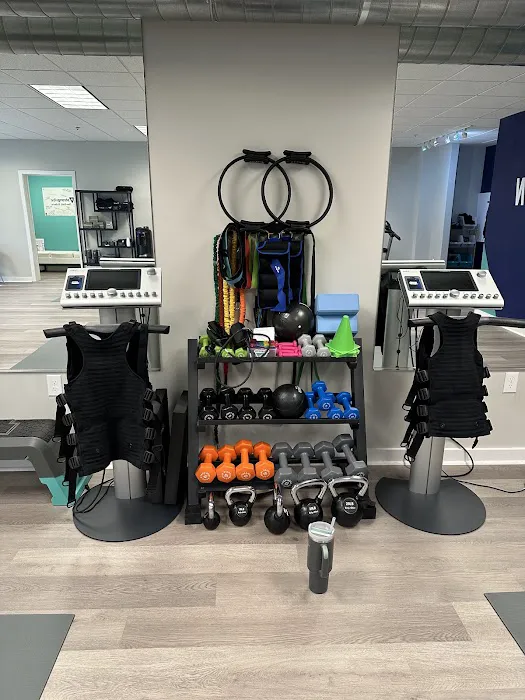 Strongvibe 20-Minute Body Muscle Stimulation Workout and Infared Sauna Picture 2