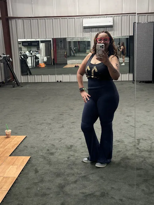 Lovely Bodies Picture 6