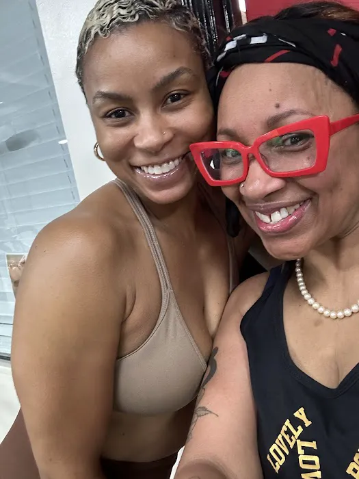 Lovely Bodies Picture 1