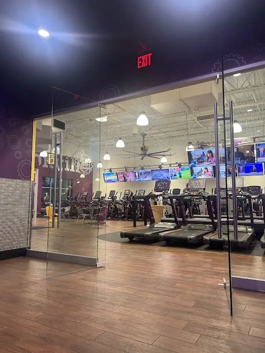 Planet Fitness Picture 9