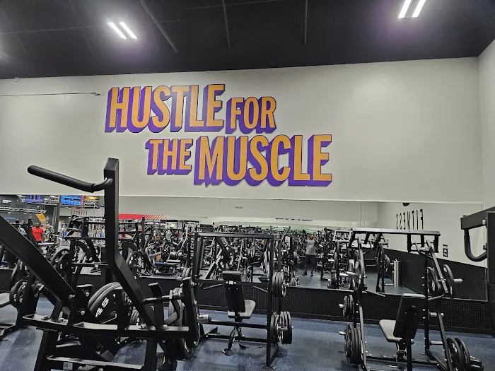 Crunch Fitness - Marietta Picture 5