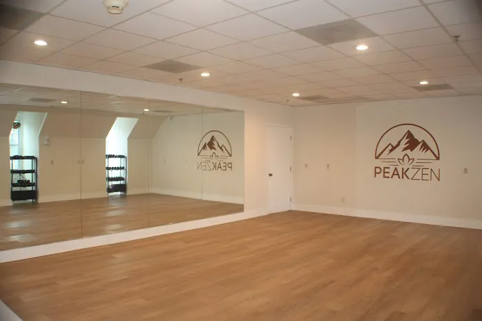 PeakZen Yoga Picture 3