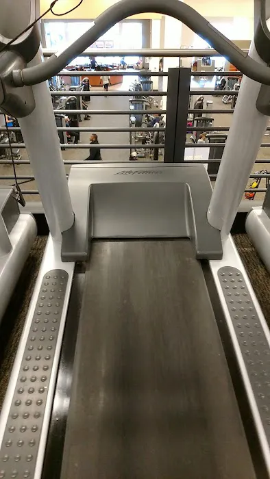 LA Fitness Picture 9