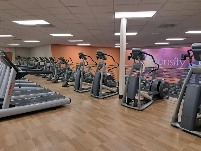 LA Fitness Picture 9