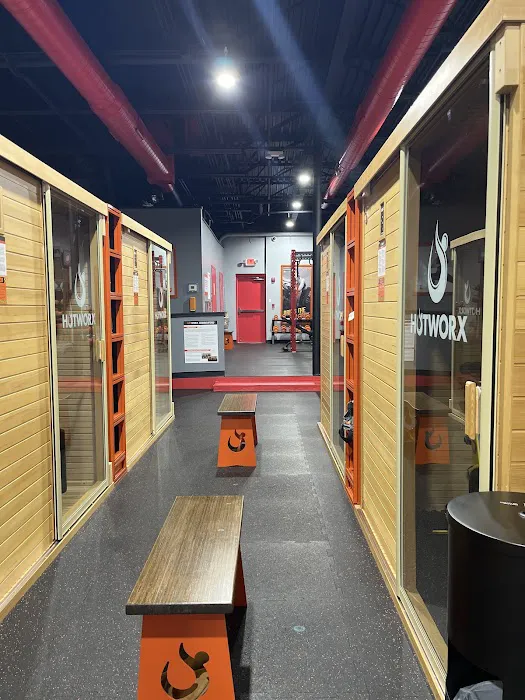 HOTWORX - Marietta, GA - Marietta Square Picture 8