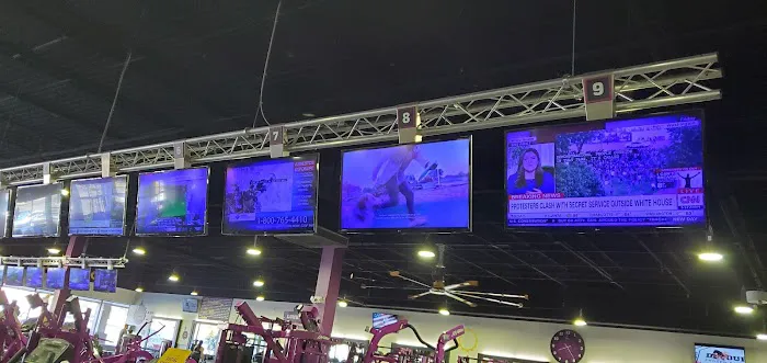 Planet Fitness Picture 10