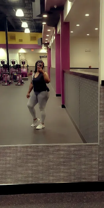 Planet Fitness Picture 10