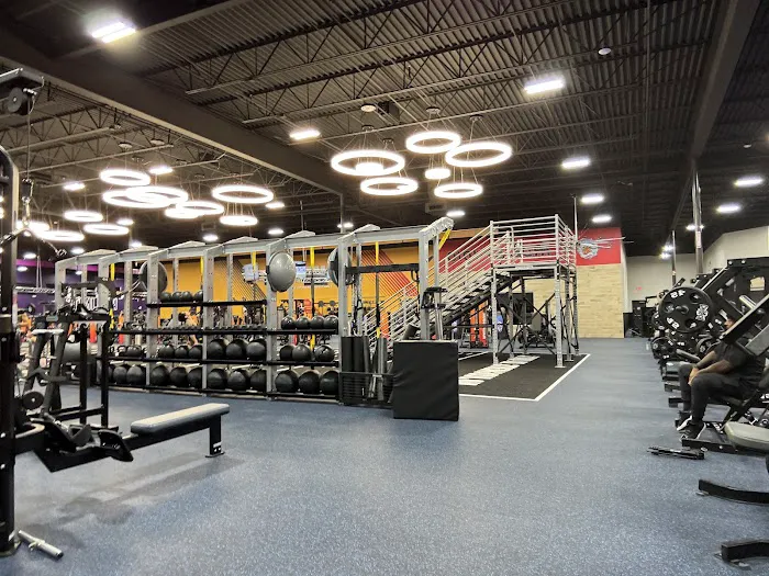 Crunch Fitness - Kennesaw Picture 3