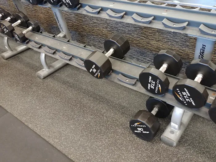 LA Fitness Picture 9