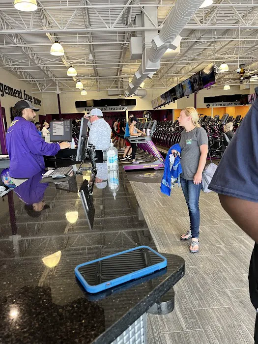 Planet Fitness Picture 9