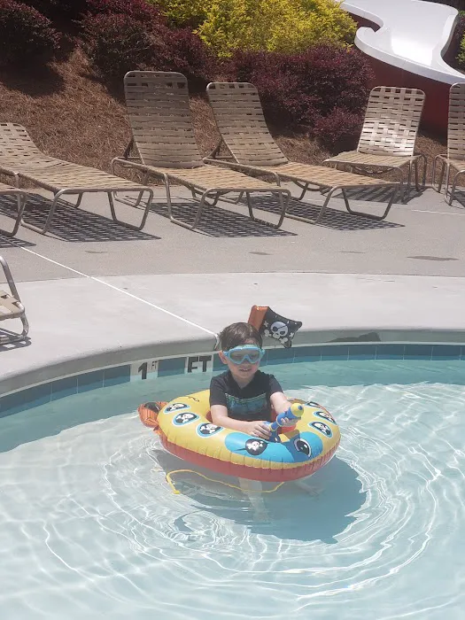 Bentwater Water Slide Pool Picture 4