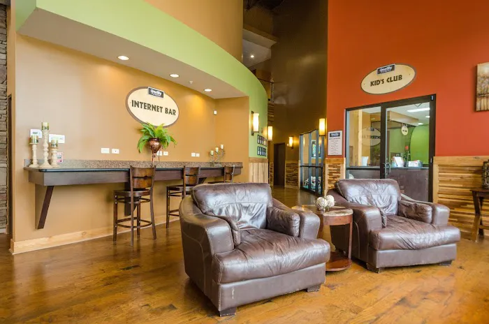 Onelife Fitness - Newnan Sports Club Gym Picture 1