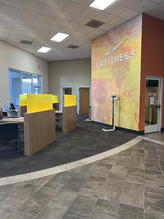 LA Fitness Picture 9