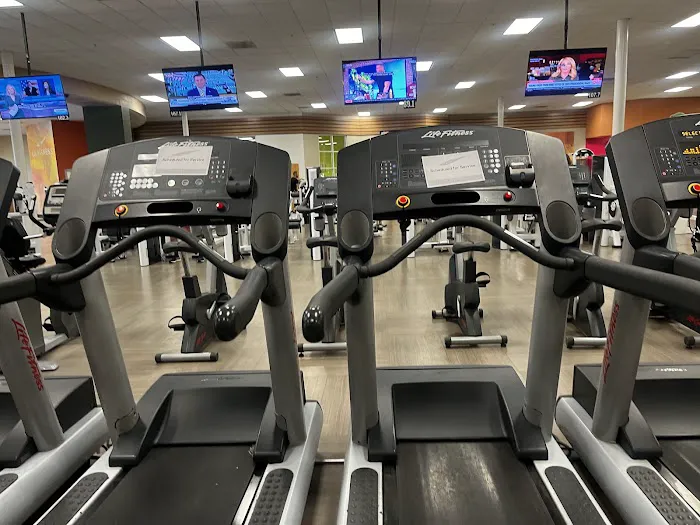 LA Fitness Picture 4