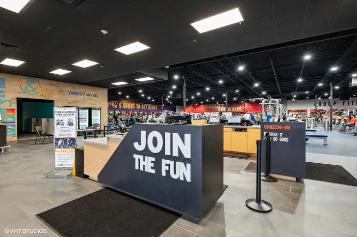 Crunch Fitness - Johns Creek Picture 7