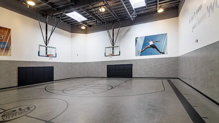 24 Hour Fitness Picture 4