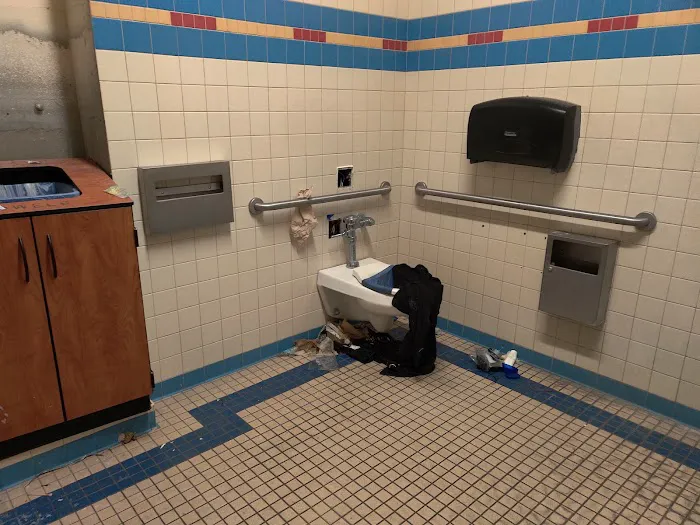 24 Hour Fitness Picture 4