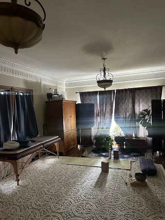 Hydra Yoga Therapy and Integrated Thai Massage Picture 4