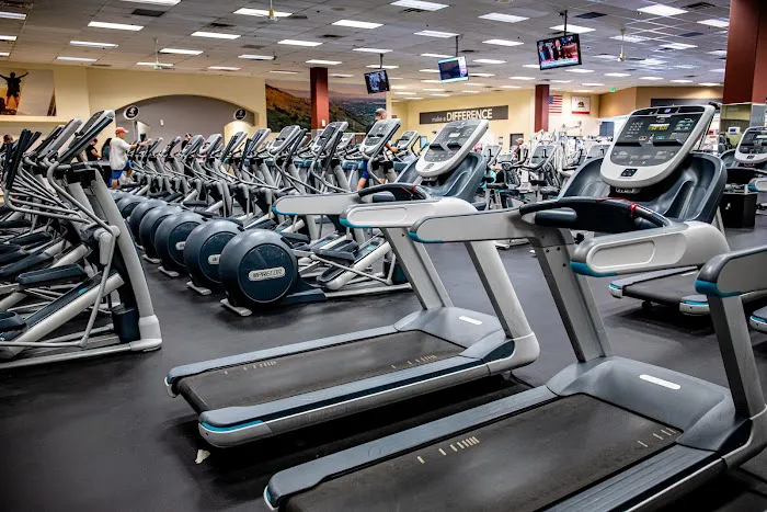 24 Hour Fitness Picture 7