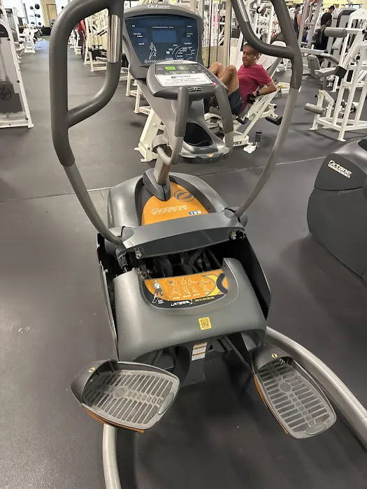 24 Hour Fitness Picture 5