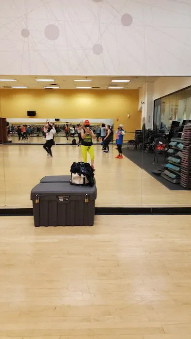 24 Hour Fitness Picture 2