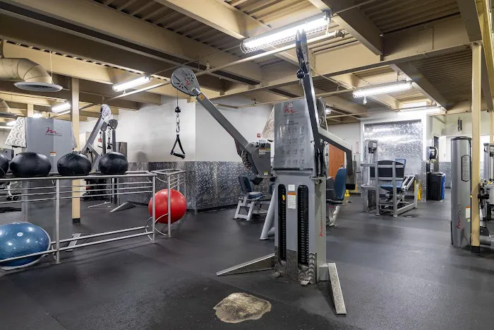 24 Hour Fitness Picture 4