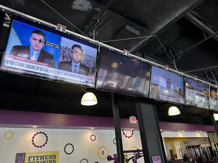 Planet Fitness Picture 4