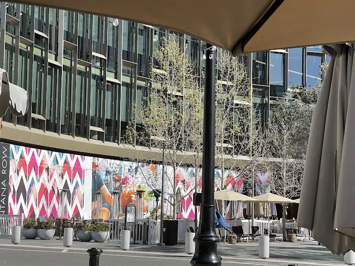 Barry's Santana Row Picture 4