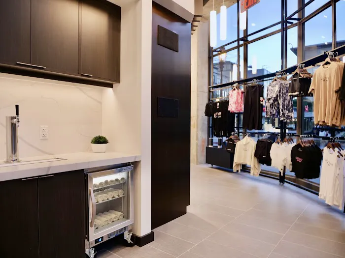 Hot 8 Yoga Picture 6