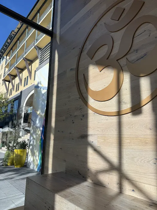 Hot 8 Yoga Picture 1