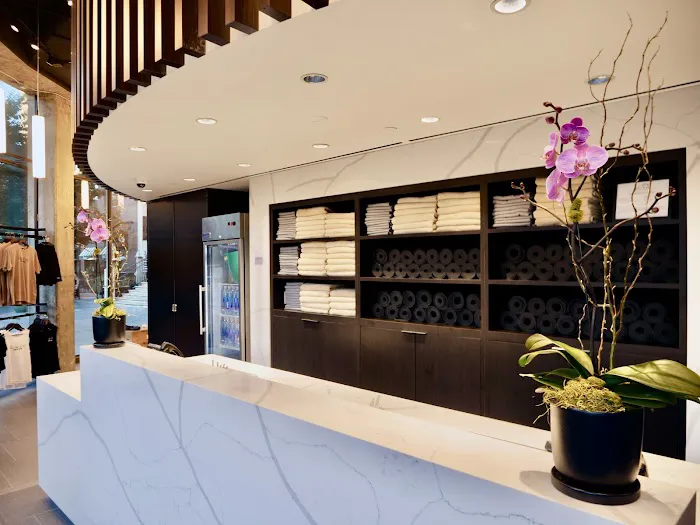 Hot 8 Yoga Picture 3