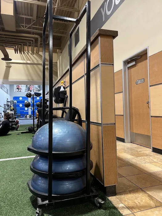 24 Hour Fitness Picture 7