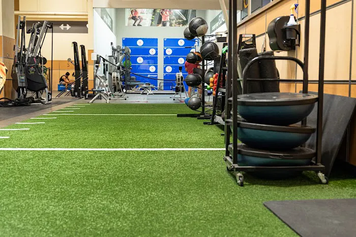 24 Hour Fitness Picture 5