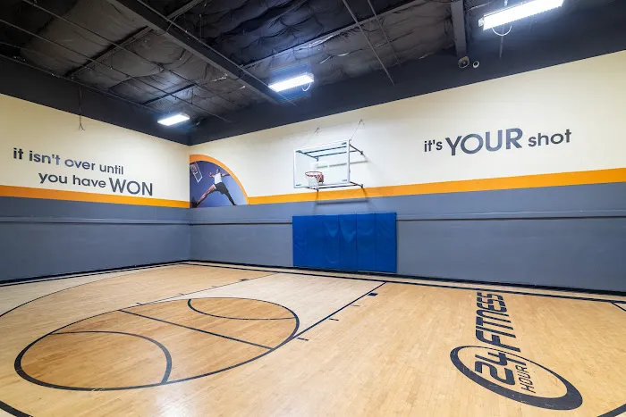 24 Hour Fitness Picture 8