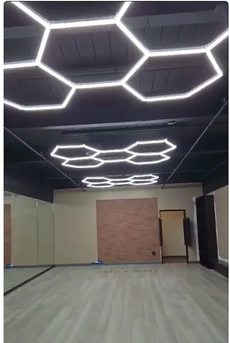 Zum E Hop Studio Picture 3