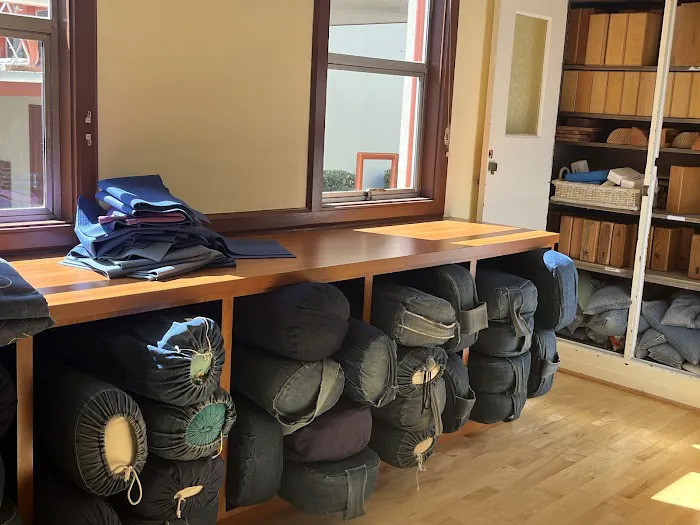 Iyengar Yoga South Bay Picture 5