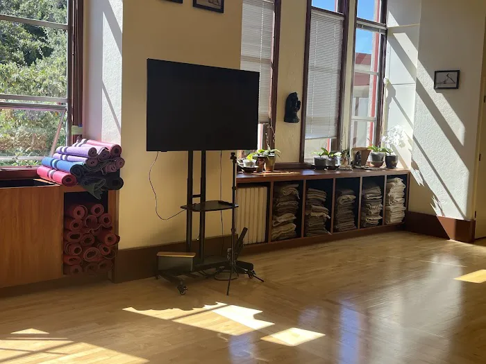 Iyengar Yoga South Bay Picture 2