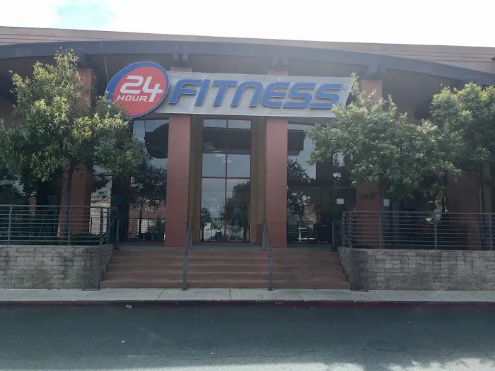 24 Hour Fitness Picture 9