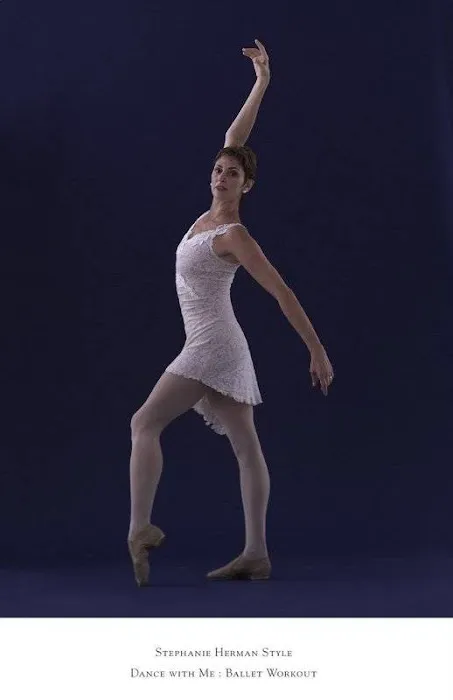 Stephanie Herman Style Picture 4