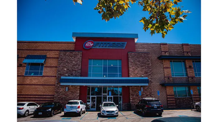 24 Hour Fitness Picture 4