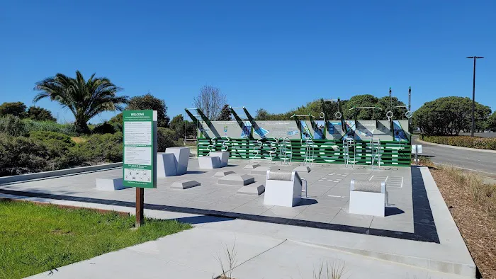 Fitness Court at Redwood Shores Picture 2