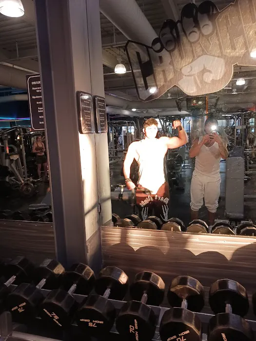 Crunch Fitness Picture 5