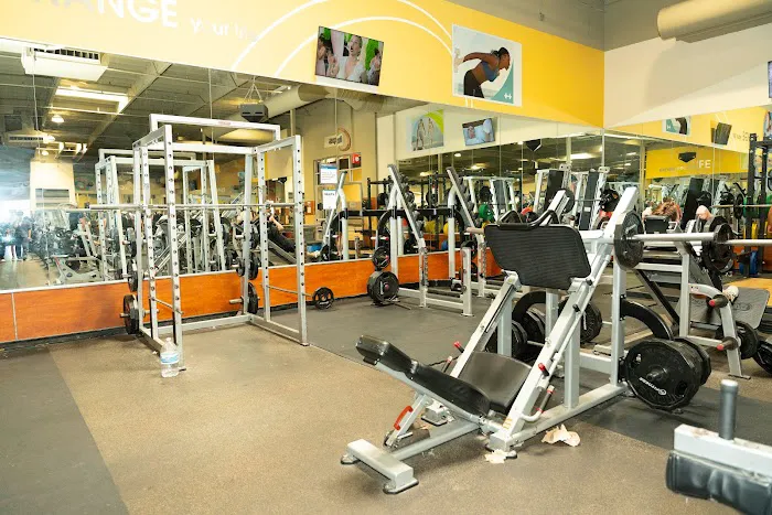 24 Hour Fitness Picture 3